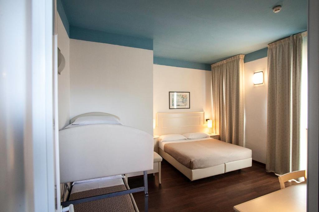 Hotel Fra I Pini Rimini Exterior photo