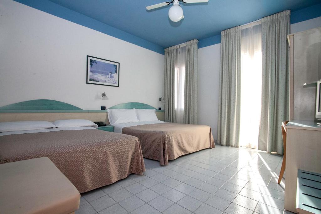 Hotel Fra I Pini Rimini Exterior photo